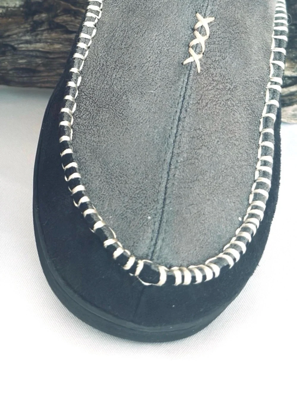 EVERFOAMS ~ Cozy Gray Sherpa-Lined Contrasting Stitching  Slip-On Men’s Slippers